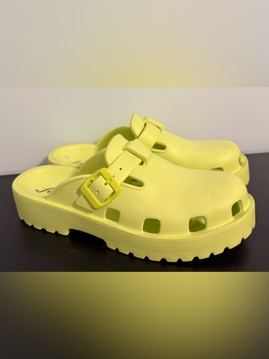 Free People Shoes - Free People Women’s Lime Green Clogs NWOT! 8.5-9 (39)
